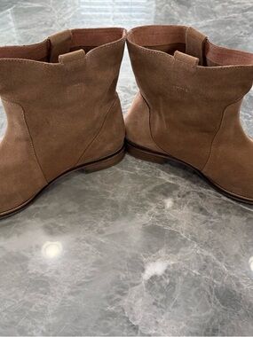 Seychelles Stunner Tan Suede Ankle Boots Women's 10 Western Boho Pull On Brown